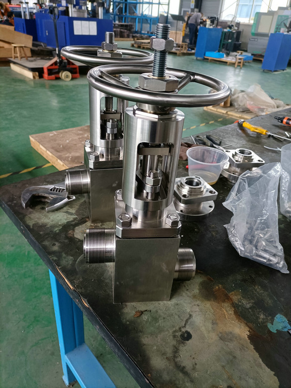 Marine regulating valve