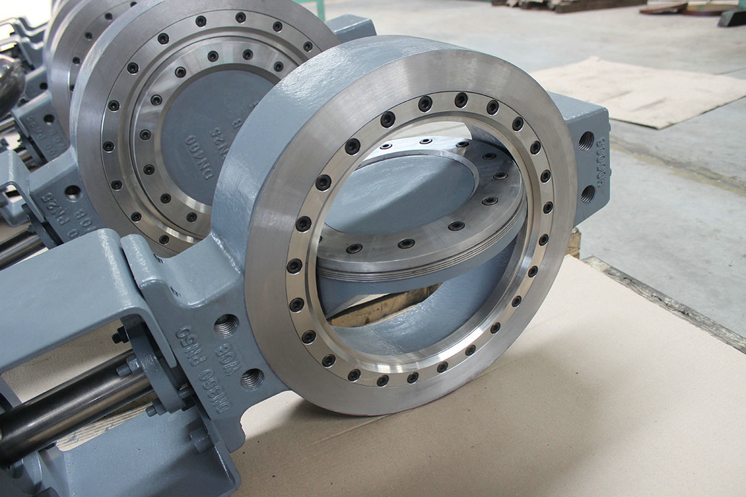 Triple eccentric butterfly valve