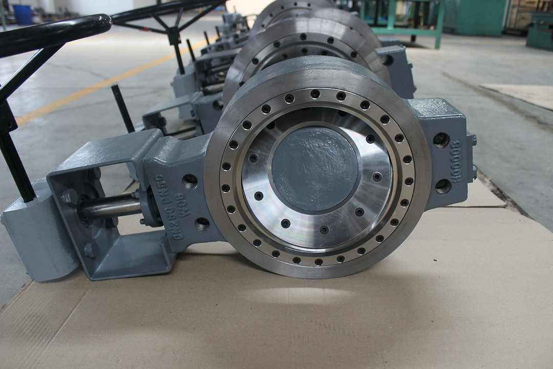 Triple eccentric butterfly valve